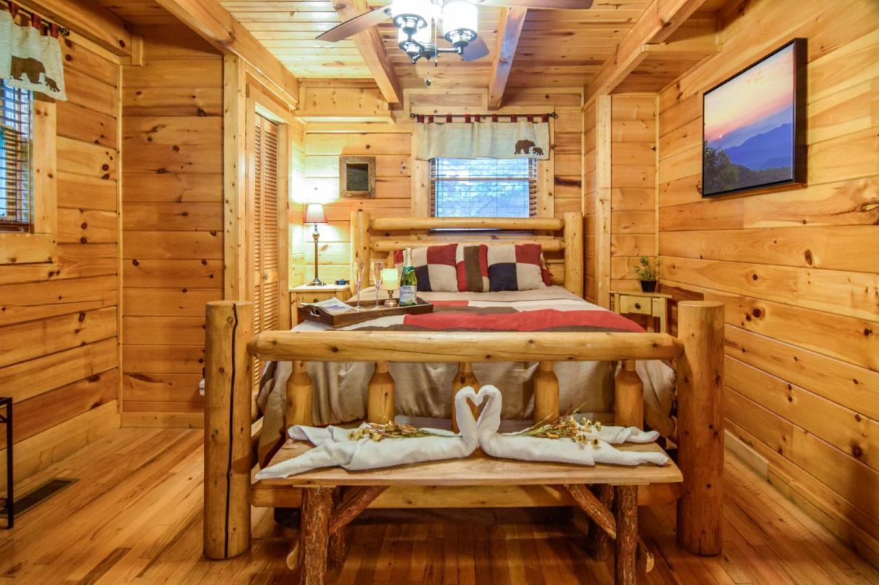 Beary Cozy Cabin Sevierville Exterior photo